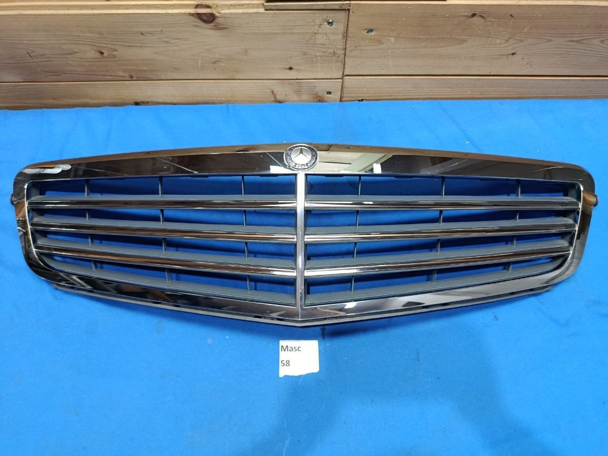 Masc 58 - Mascherina Griglia Anteriore Mercedes Classe C W204 Cromata dal 2007