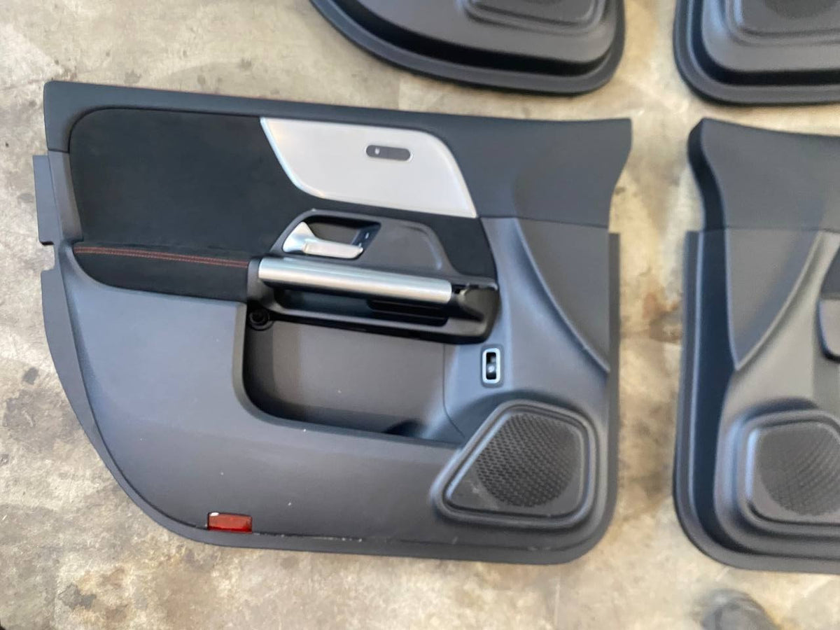 Tappezzeria Mercedes GLA H247 dal 2020 in pelle e alcantara senza airbag sedili