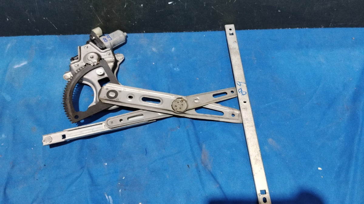Alzacristalli anteriori destro con motorino Hyundai i20 dal 2008 al 2012 alz 89