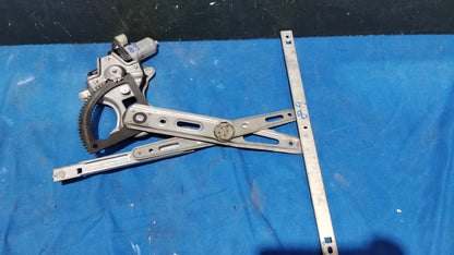 Alzacristalli anteriori destro con motorino Hyundai i20 dal 2008 al 2012 alz 89