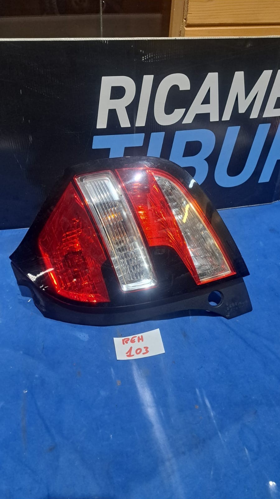 F Ren 103 Fanale posteriore stop destro renault twingo dal 2014