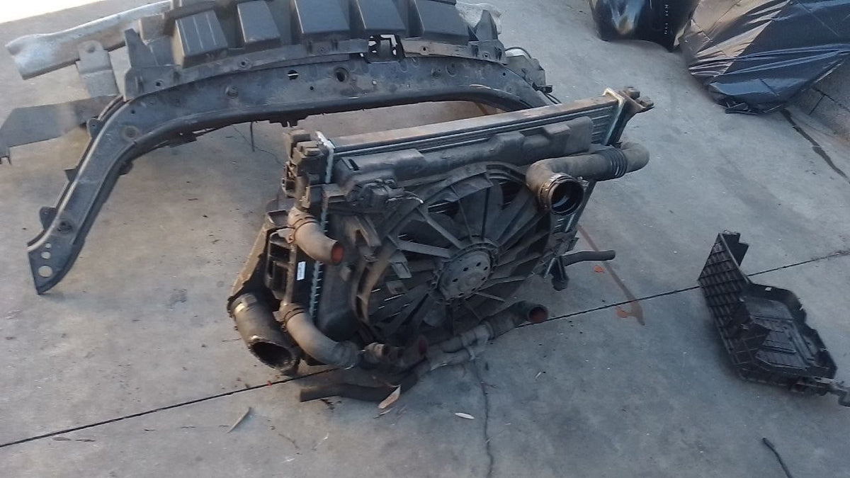 Muso completo musata Renault Scenic 1.9 D 2004 2009 faro destro attacco rotto