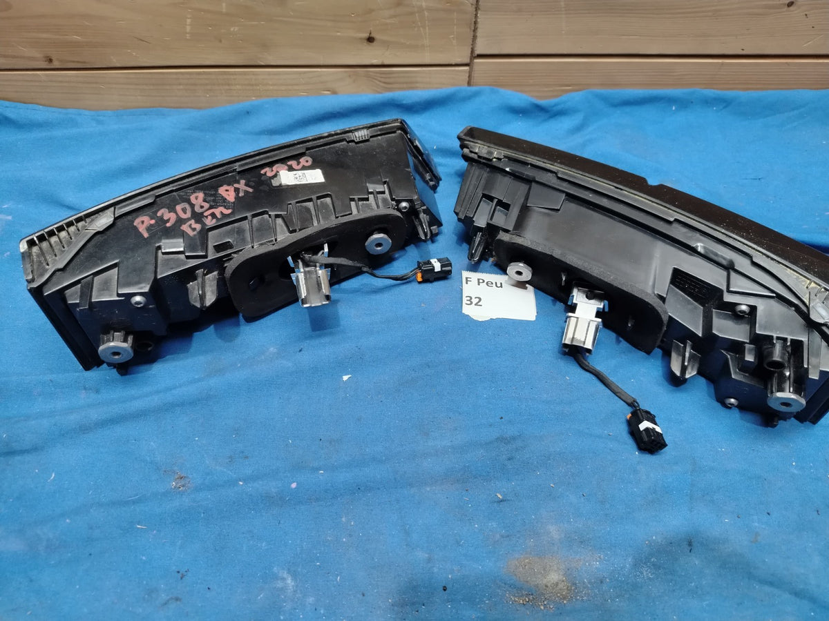 F Peu 32 - Fanale posteriore stop interno destro Peugeot 308 berlina dal 2020