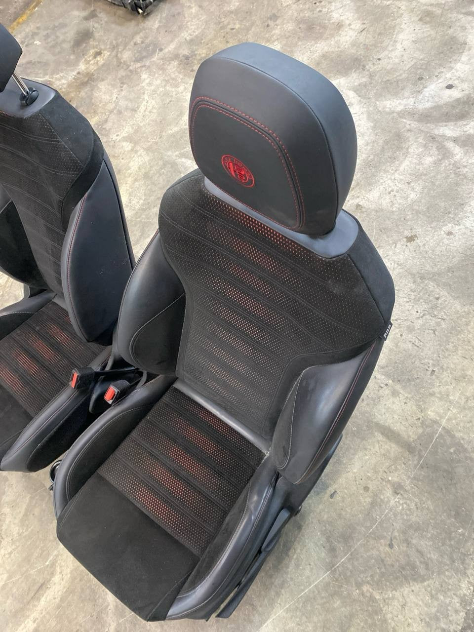 Tappezzeria Alfa Romeo Tonale dal 2022 pelle e alcantara senza airbag sedili